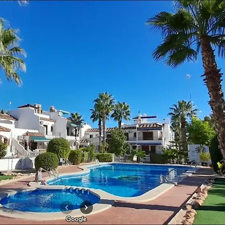Super Maison De Vacances. Holiday home Dehesa de Campoamor (Orihuela Costa)